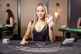 Meja Texas Hold'em Bonus live di poso toto dengan dealer profesional dan interface HD